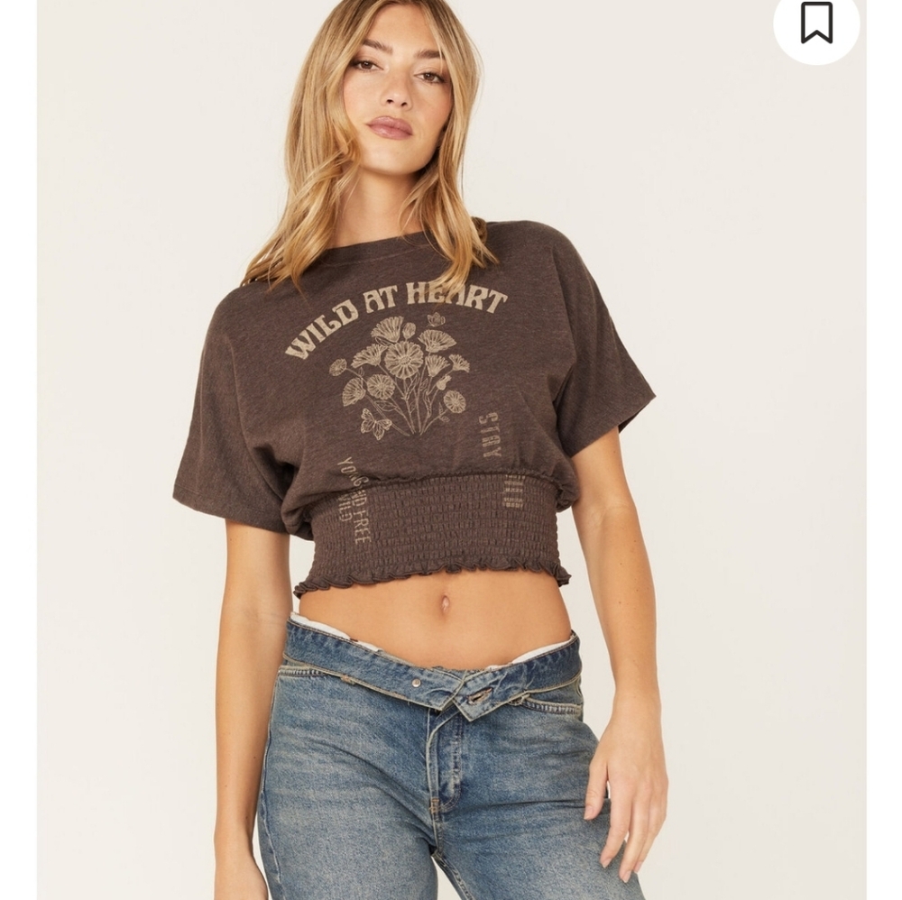 CLEO + WOLF WOMEN'S WILD AT HEART SMOCKED GRAPHIC TEE